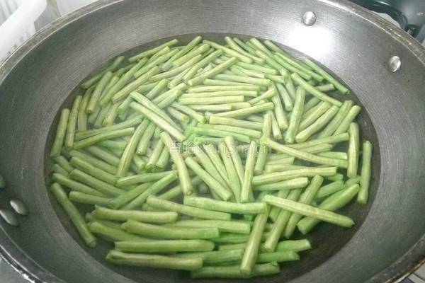 缸豆烧肉的做法图解2