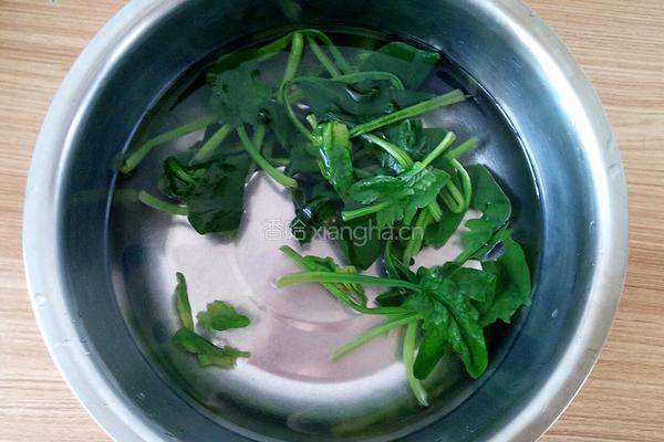 菠菜鸡肝粥的做法图解1