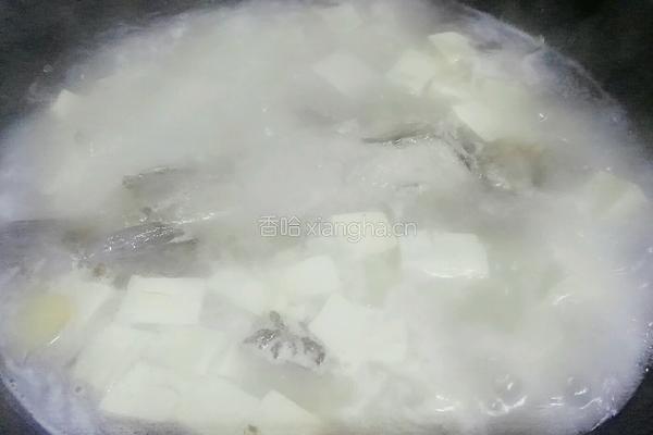 鲫鱼豆腐汤的做法图解10