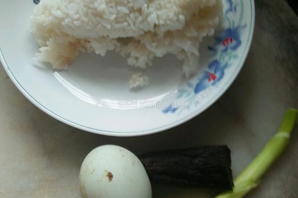罗卜干蛋炒饭的做法图解1
