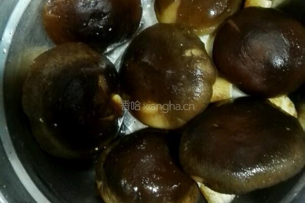 香菇蒸肉馅的做法图解1