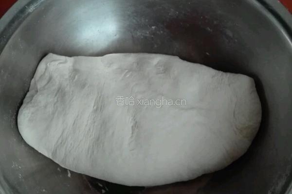 豆腐粉丝木耳蒜黄水饺的做法图解2
