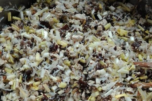 豆腐粉丝木耳蒜黄水饺的做法图解12