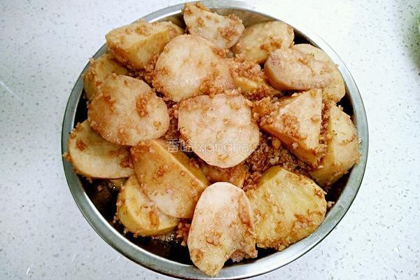 香芋粉蒸肉的做法图解13
