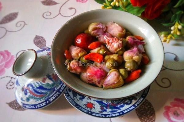 红枣枸杞玫瑰花茶的做法图解6