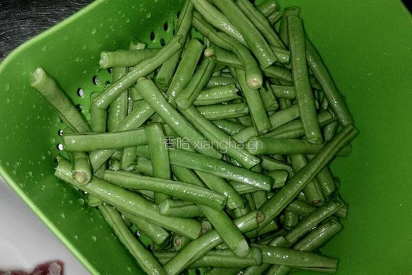 五花肉炒豆角的做法图解1