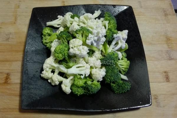 凉拌双花的做法图解1