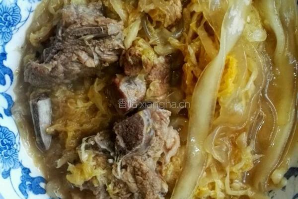 东北酸菜炖脊骨、粉条的做法图解4