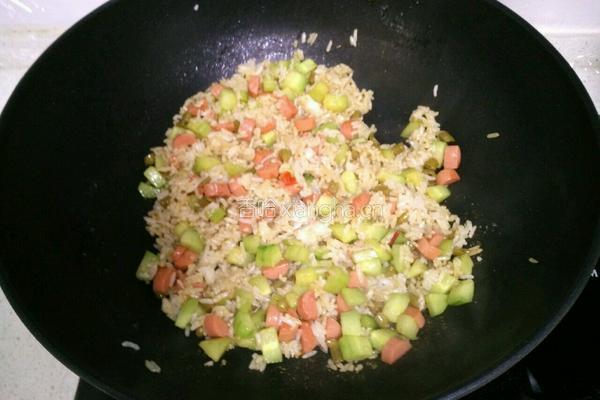 黄瓜火腿炒饭的做法图解6