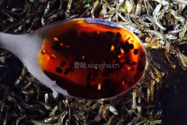 辣炒小鱼干的做法图解3