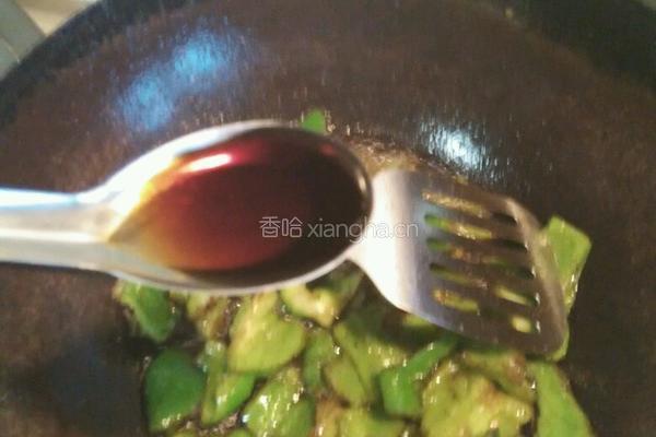 青椒炒红肠的做法图解6