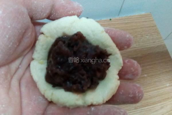 粘玉米面豆沙饼的做法图解3