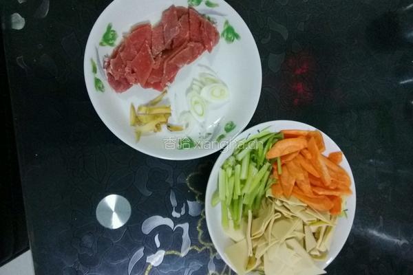 干豆腐炒牛肉的做法图解1