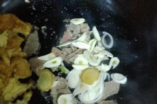 鸡蛋牛肉西兰花木耳的做法图解6