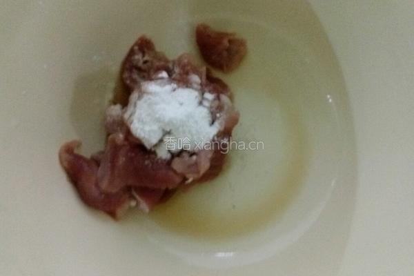 甜蜜豆炒肉的做法图解1