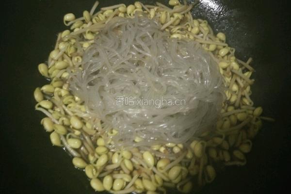 黄豆芽焖粉条的做法图解4