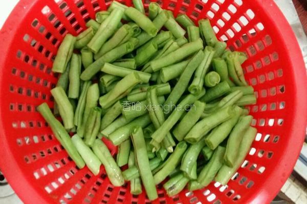 牛扒炒四季豆的做法图解1