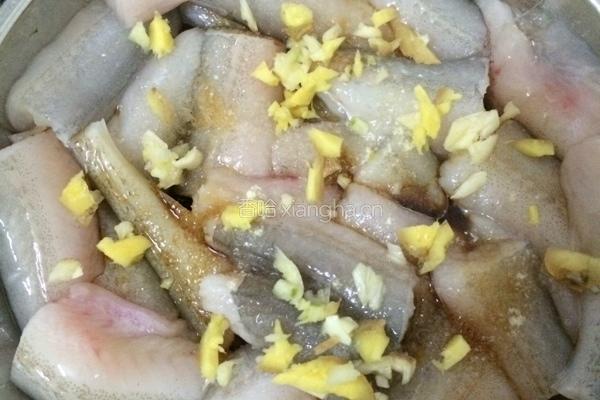 粉丝蒸九肚鱼的做法图解6
