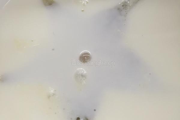 杨桃炖鲜奶的做法图解3