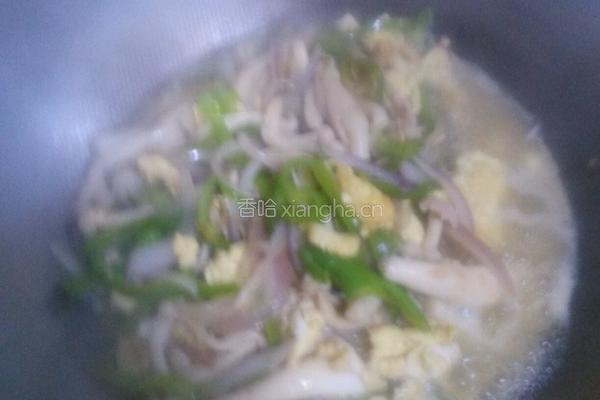 白玉菇青椒炒鸡蛋的做法图解7