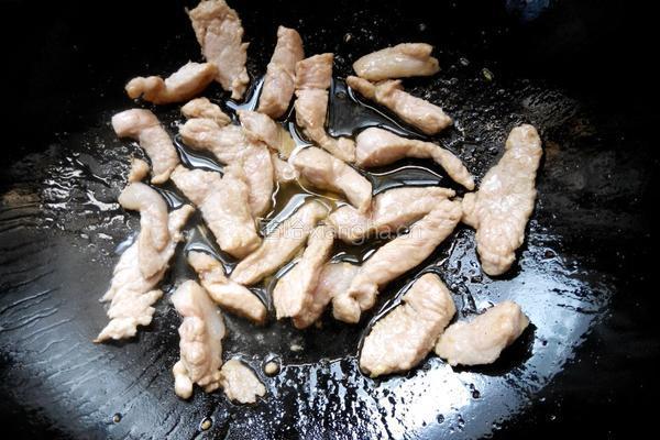扁豆木耳烧肉的做法图解3
