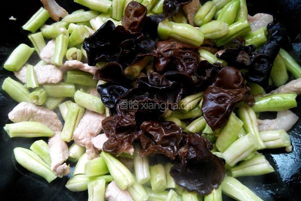 扁豆木耳烧肉的做法图解5