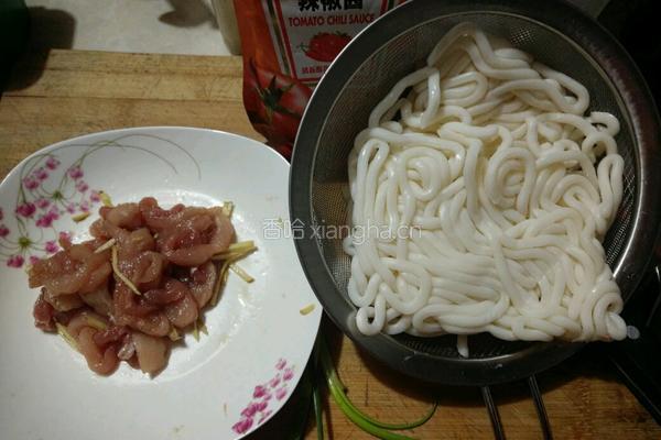 肉丝炒乌冬面的做法图解1