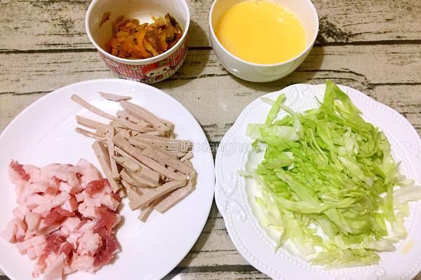 炒双色面的做法图解2