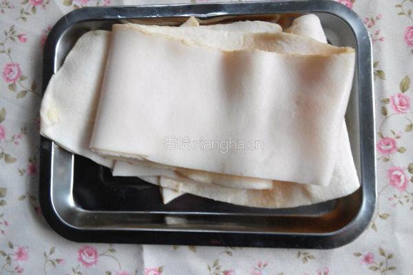鲤鱼肉皮冻的做法图解1