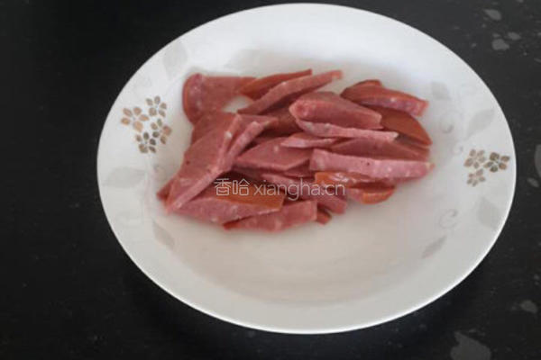 火腿炒白菜片的做法图解2