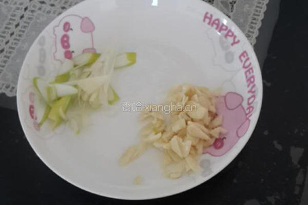 火腿炒白菜片的做法图解3