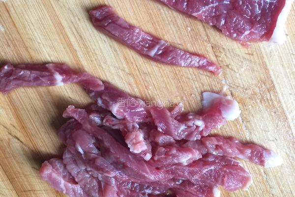 牛肉香菇炒芹菜的做法图解3