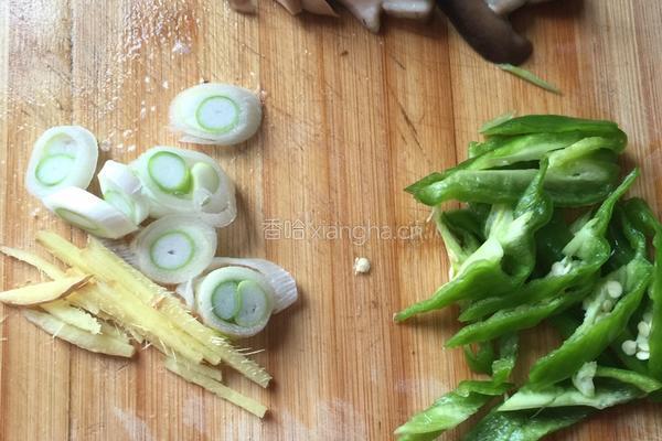 牛肉香菇炒芹菜的做法图解6