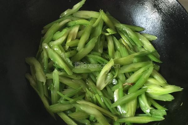 牛肉香菇炒芹菜的做法图解8