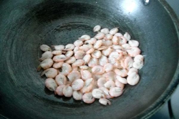 毛豆米烧虾的做法图解3