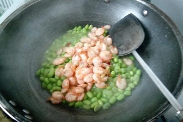 毛豆米烧虾的做法图解6