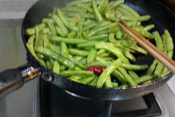 干煸四季豆的做法图解5