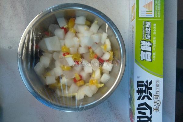 秘制爽口泡萝卜的做法图解3