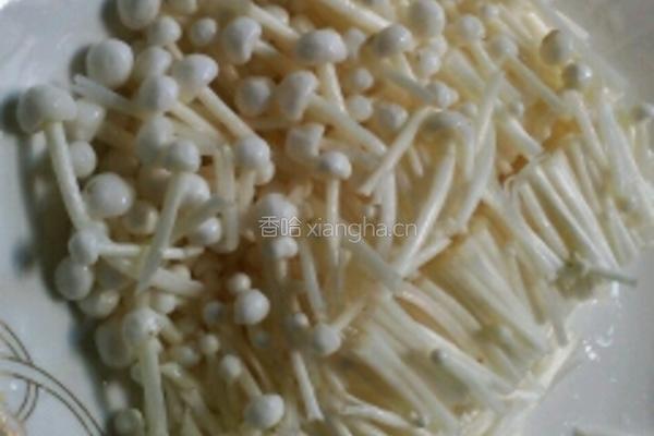 西红柿金针菇烧豆腐的做法图解1