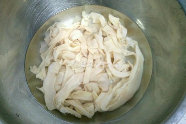 韭菜炒鸭肠的做法图解6