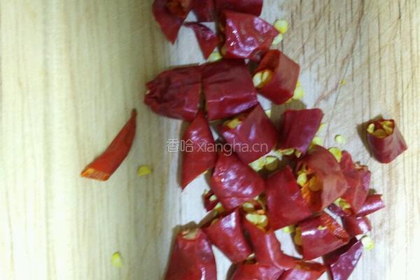 白菜炒油面筋的做法图解2