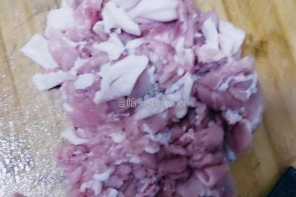 香菇白菜猪肉饺子馅的做法图解1