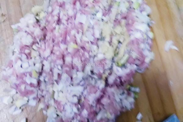 香菇白菜猪肉饺子馅的做法图解2