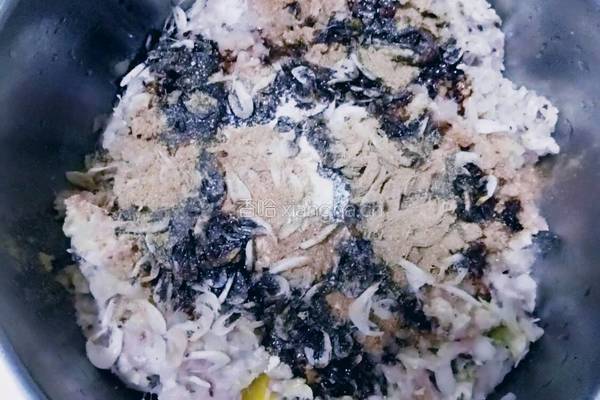 香菇白菜猪肉饺子馅的做法图解5