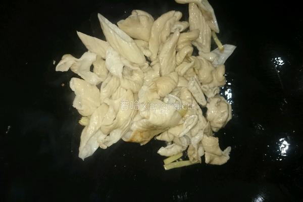 洋葱炒大肠的做法图解2