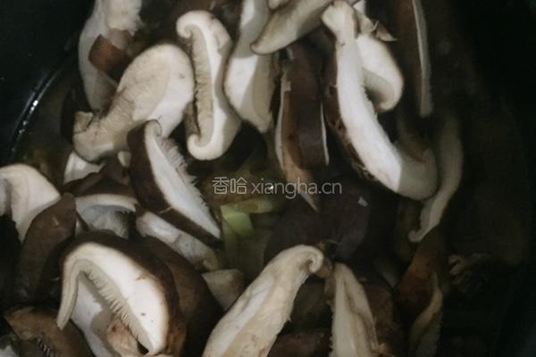 小鸡炖香菇的做法图解14