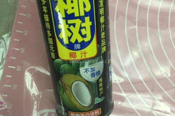 火龙果椰香慕斯蛋糕的做法图解1