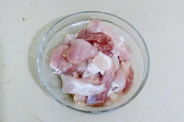 丝瓜肉片汤的做法图解3