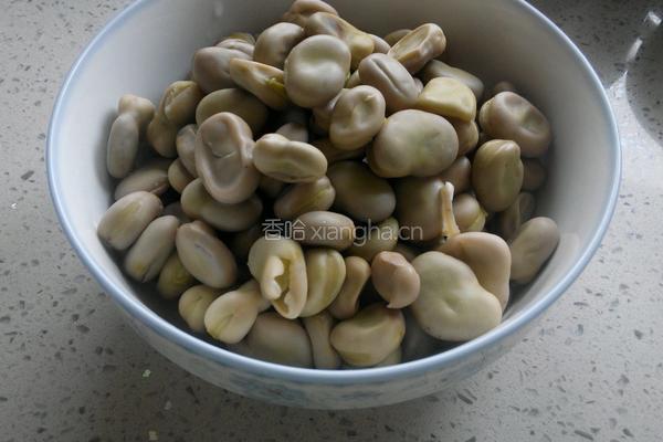麻辣穿衣蚕豆的做法图解1