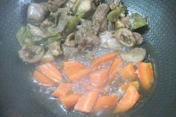 胡萝卜焖鸭肉的做法图解4
